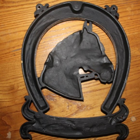 Heavy steel horseshoe decor Keyholder - Picture 2 of 3